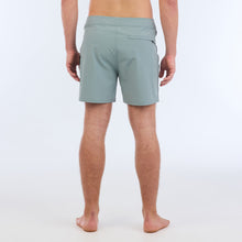 Load image into Gallery viewer, CHASE B100 FIT 16&quot; BOARDSHORT
